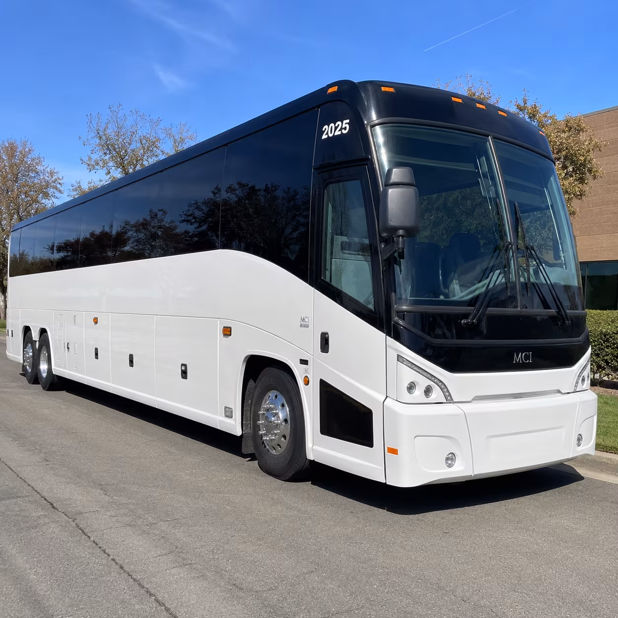 honolulucharterbusservices com makes it possible to find concert buses for every honolulu venue and every group size